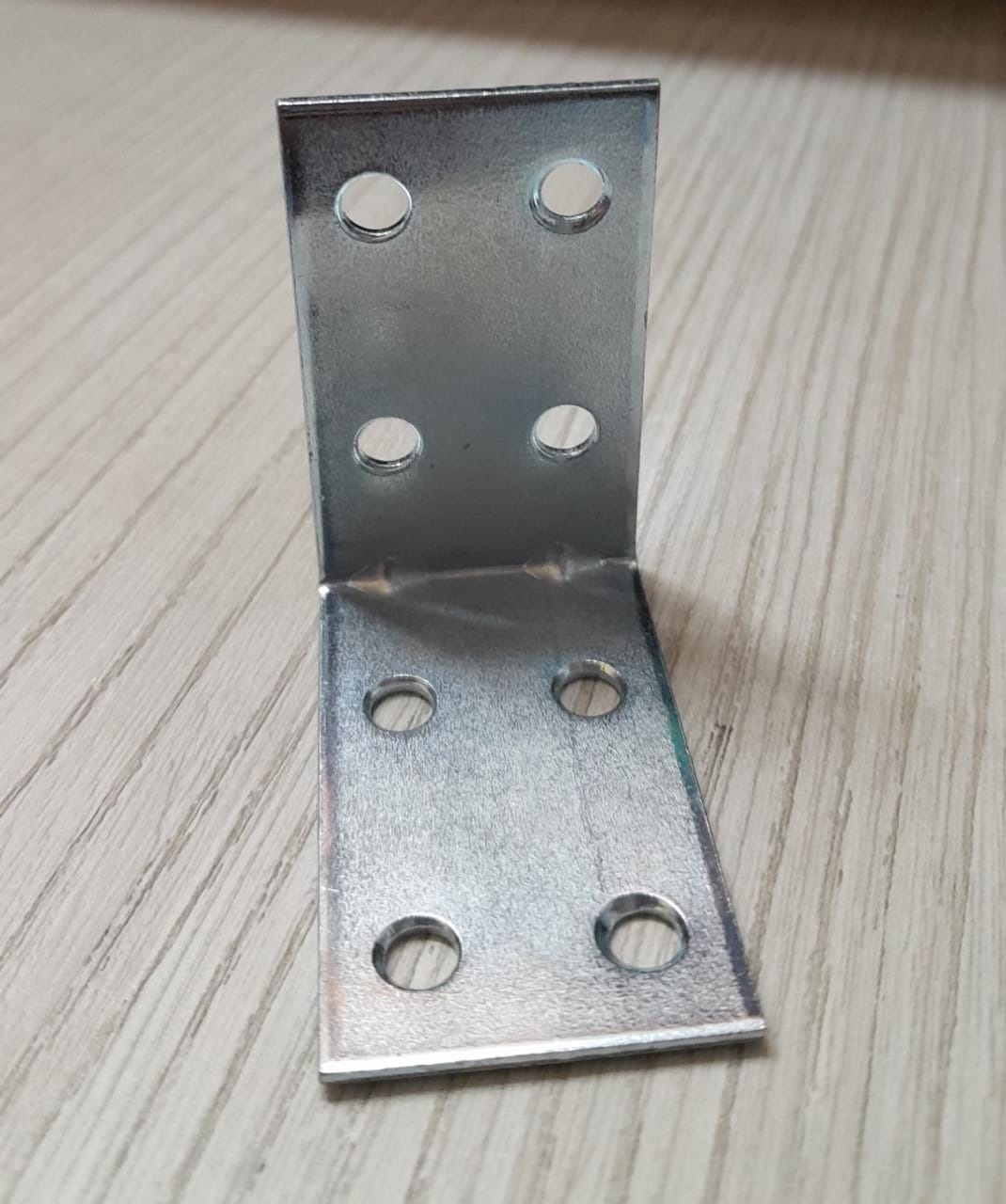 ANGULOS DE METAL 50X 50 X UND.