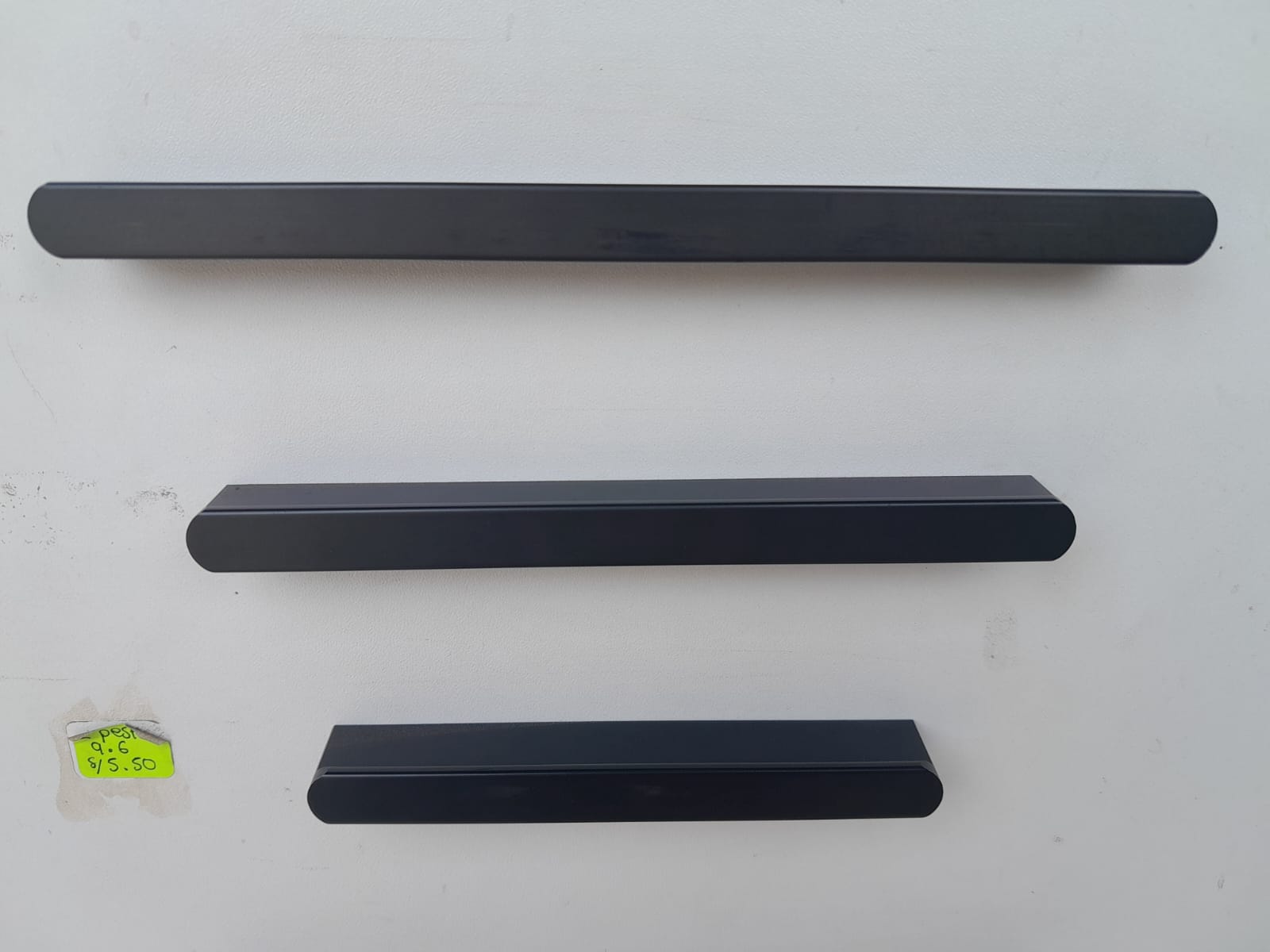 JALADOR ALUMINIO NEGRO 2 PESTAÑAS 9.6 X UND.