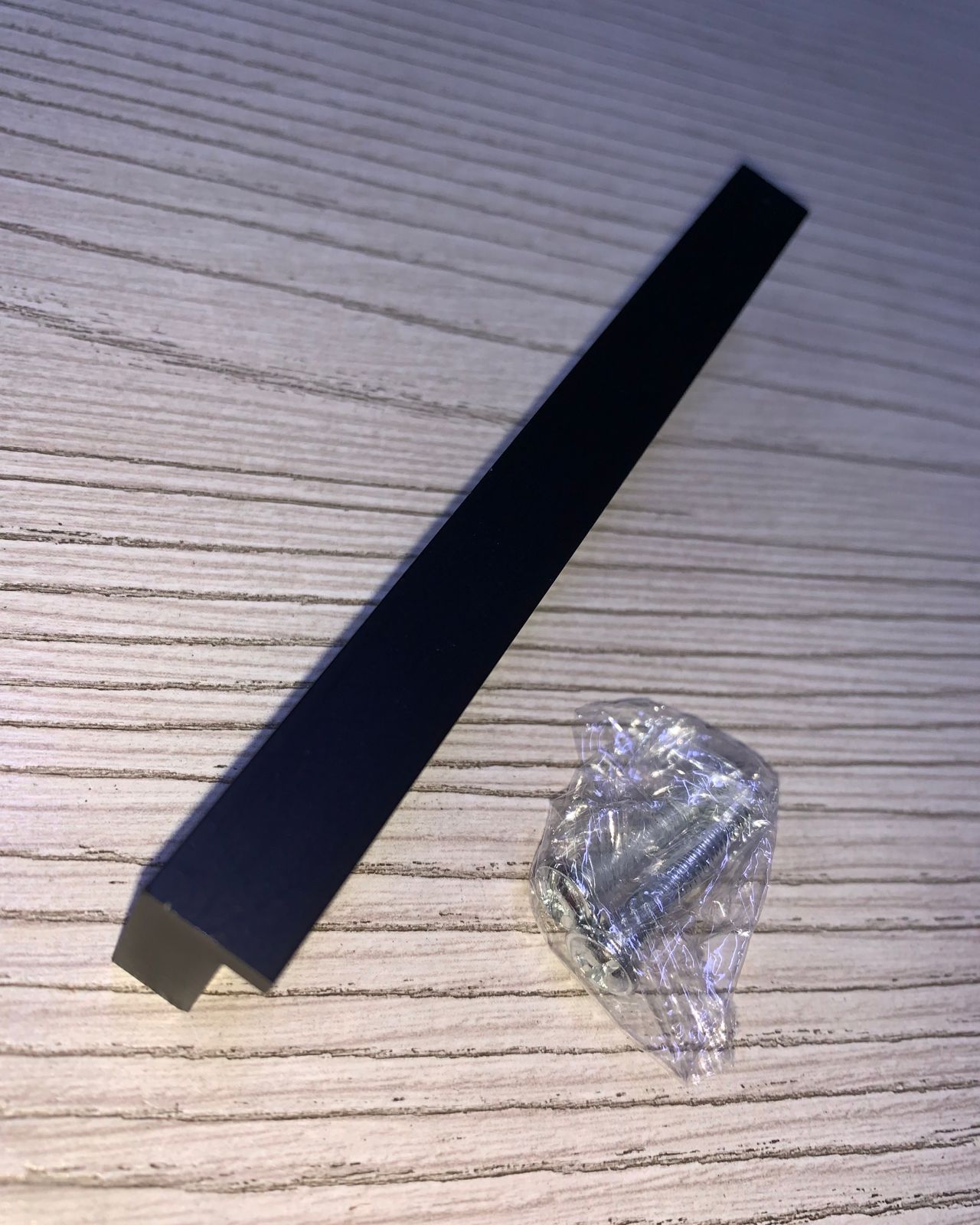JALADOR ALUMINIO NEGRO 1 PESTAÑA 9.6 X UND.