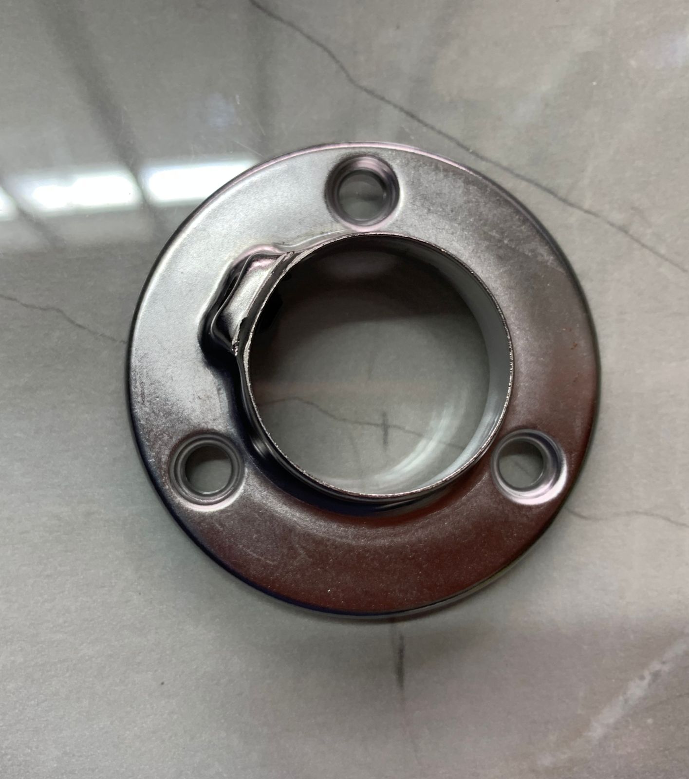 BRIDA LATERAL PARA TUBO REDONDO DE 1" O 2 1/2CM X UND.