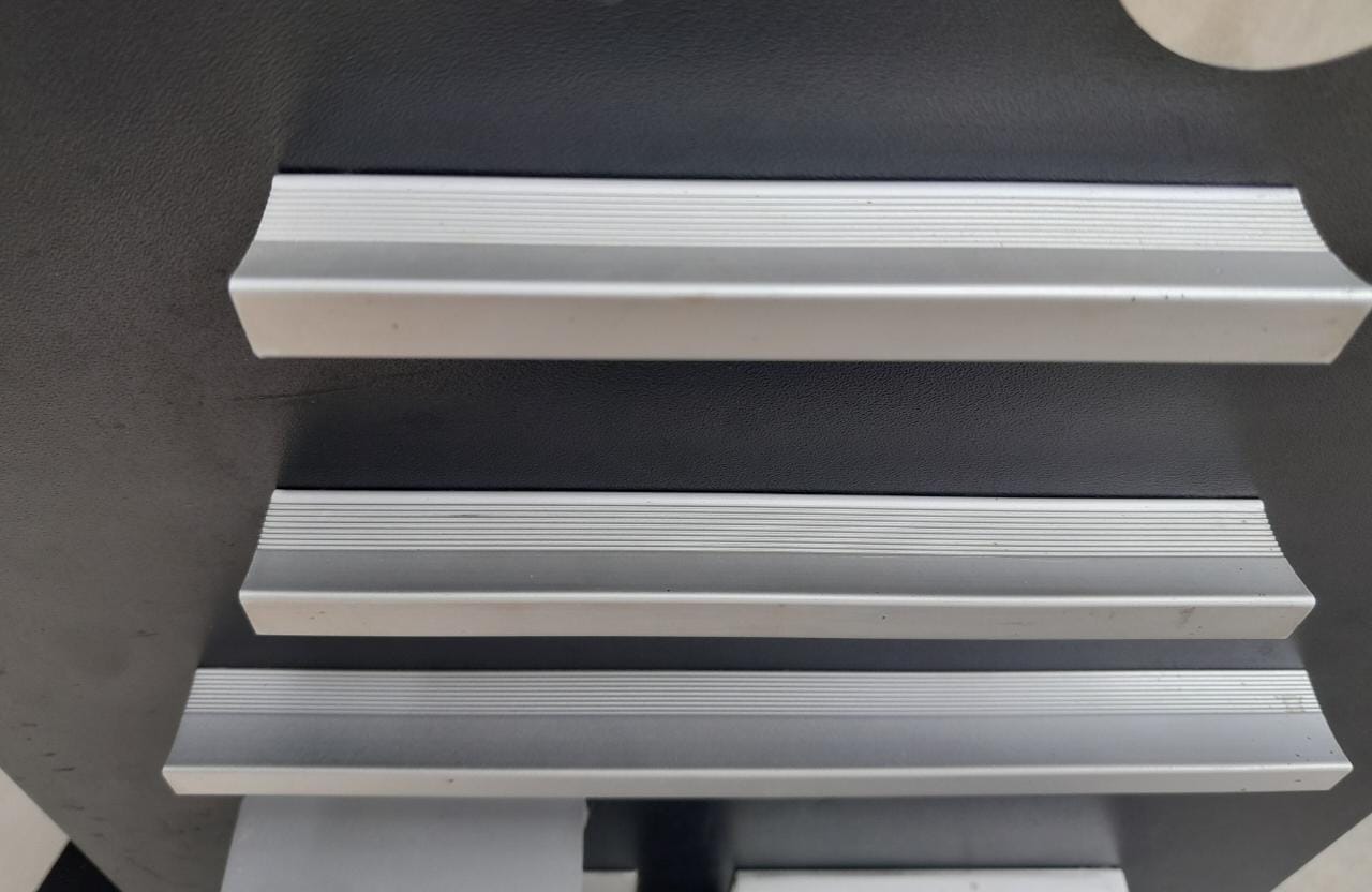 JALADOR ALUMINIO RAYAS DE 9.6X UND.